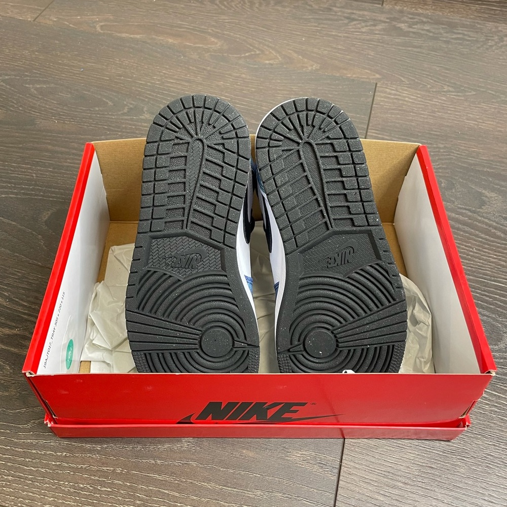 NIKE Women's Air Jordan 1 Retro High OG 'Tie-Dye' - Picture 11 of 12